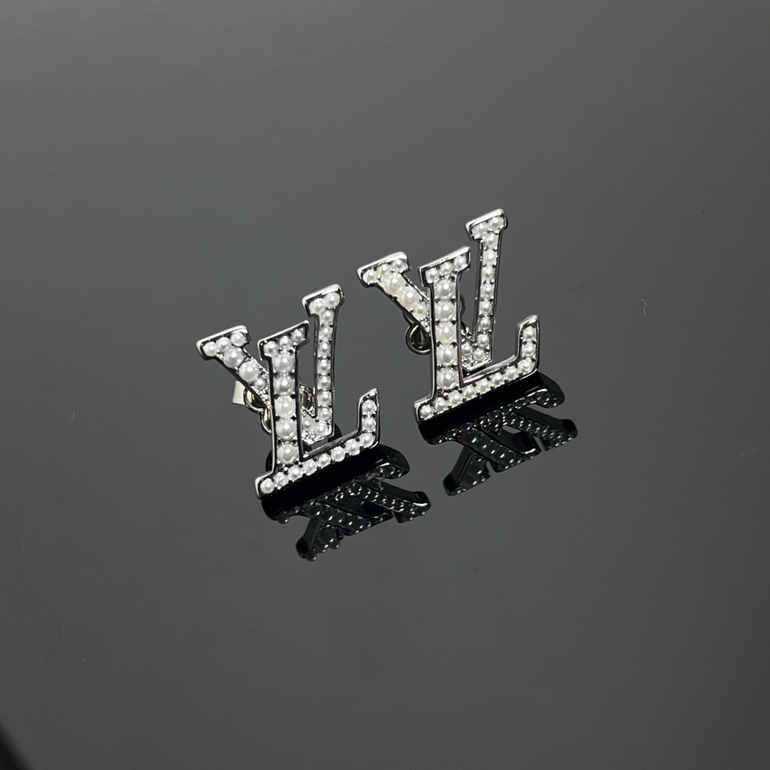 Pearl letter earrings