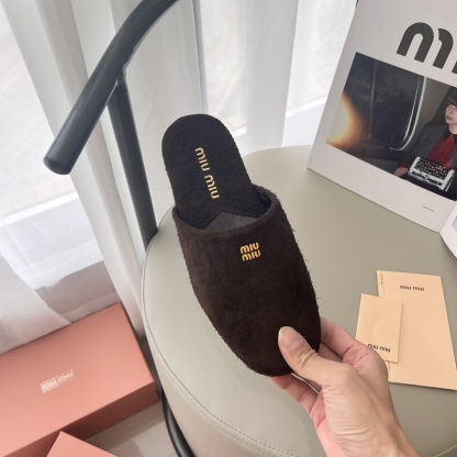 Suede slippers