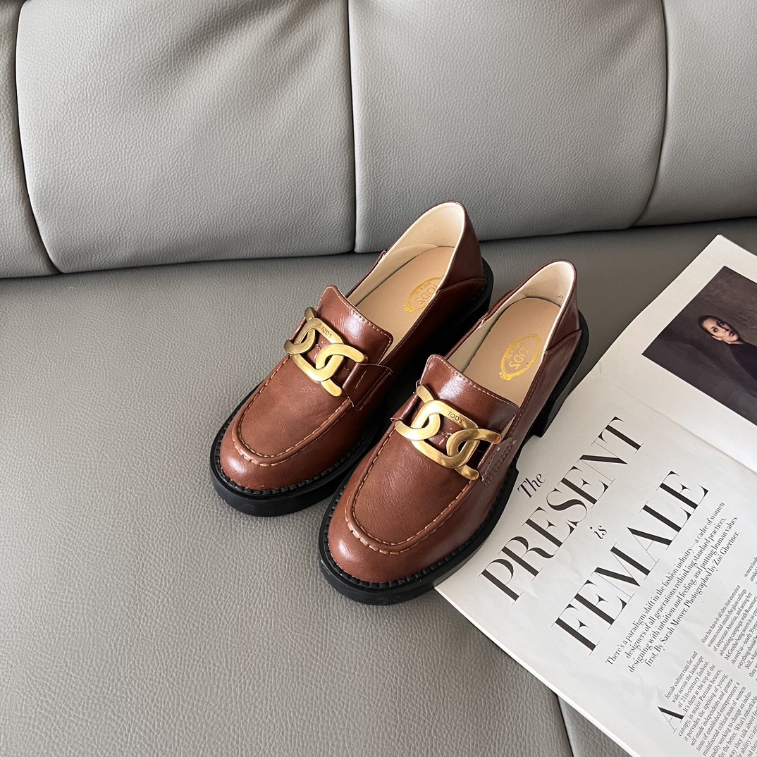 Loafers in Leather
