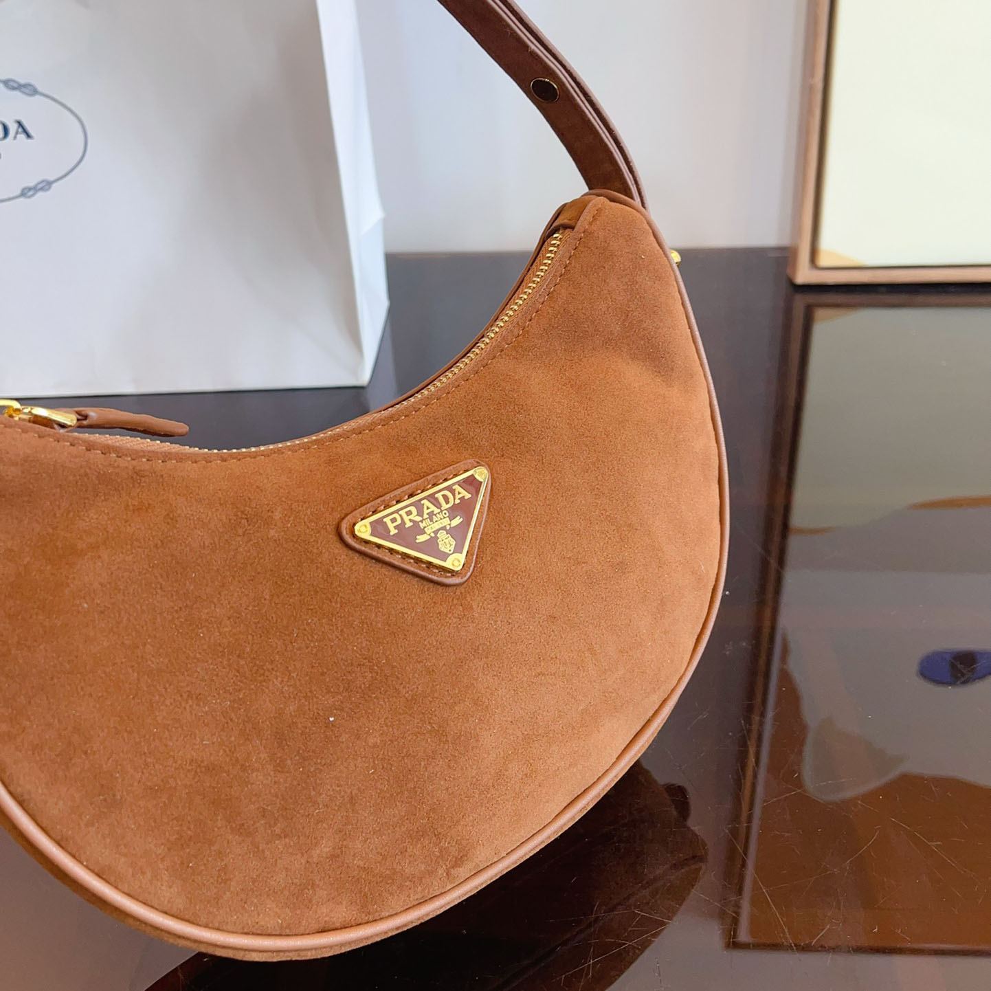 Arqué suede leather shoulder bag