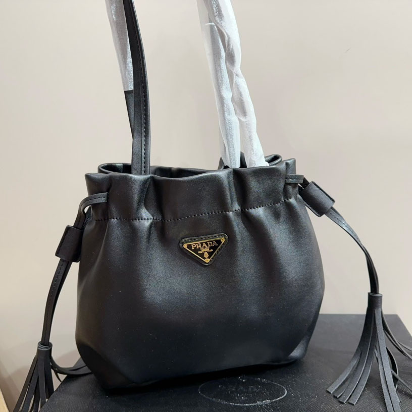 *Nappa leather shoulder bag