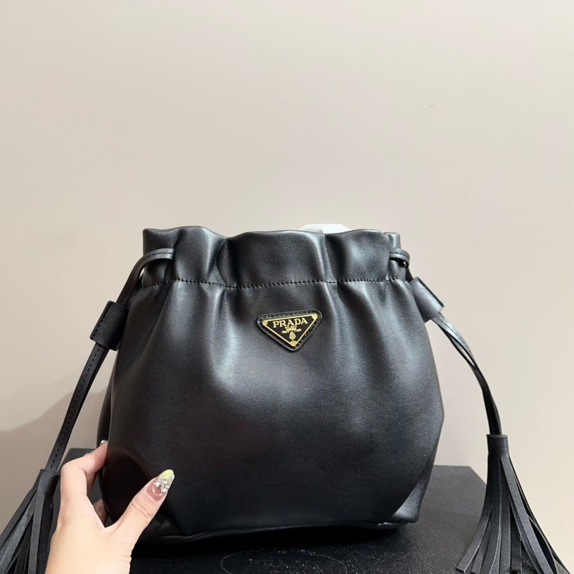 *Nappa leather shoulder bag