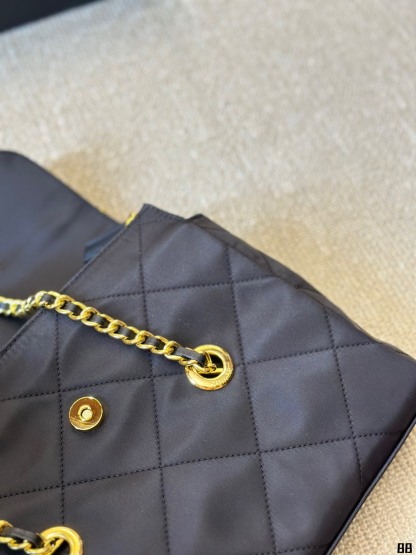Enamel triangle logo quilted handbag
