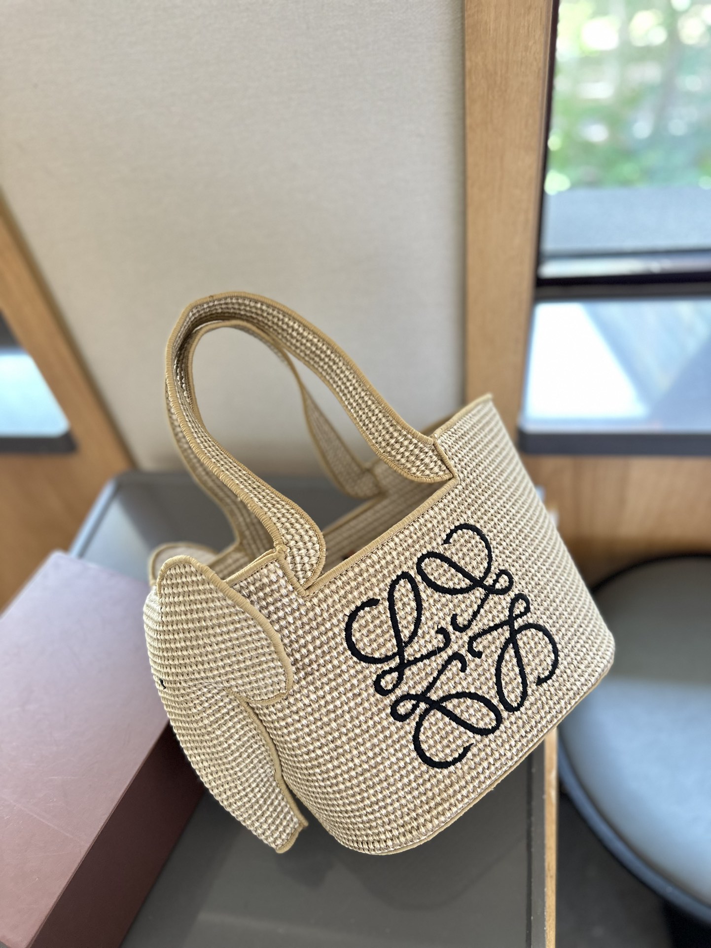 Elephant Basket bag in raffia