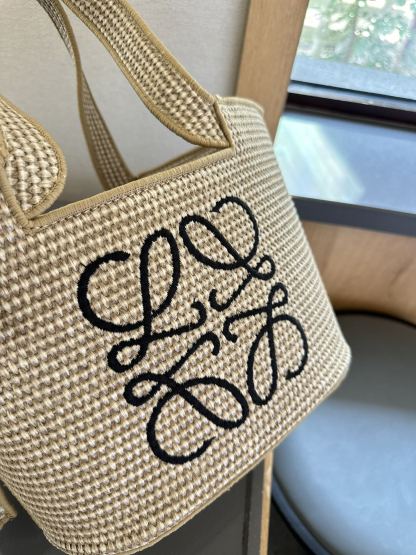 Elephant Basket bag in raffia