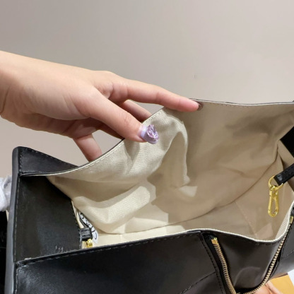 Hammock bag in soft grained calfskin