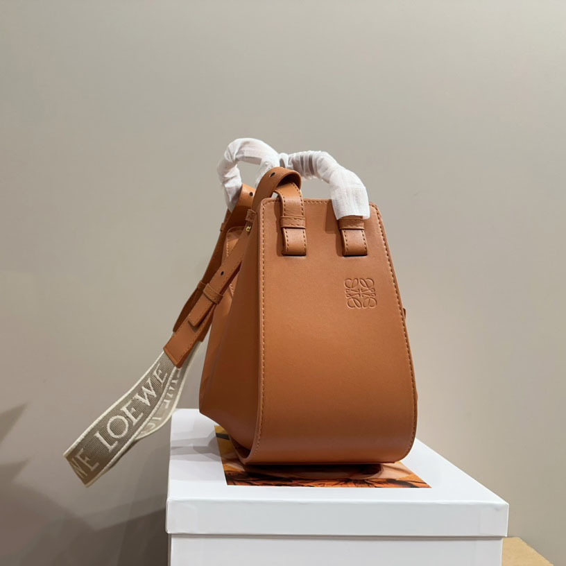 Hammock bag in soft grained calfskin