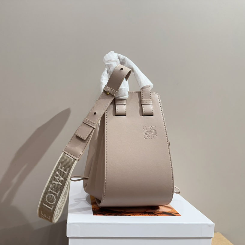 Hammock bag in soft grained calfskin