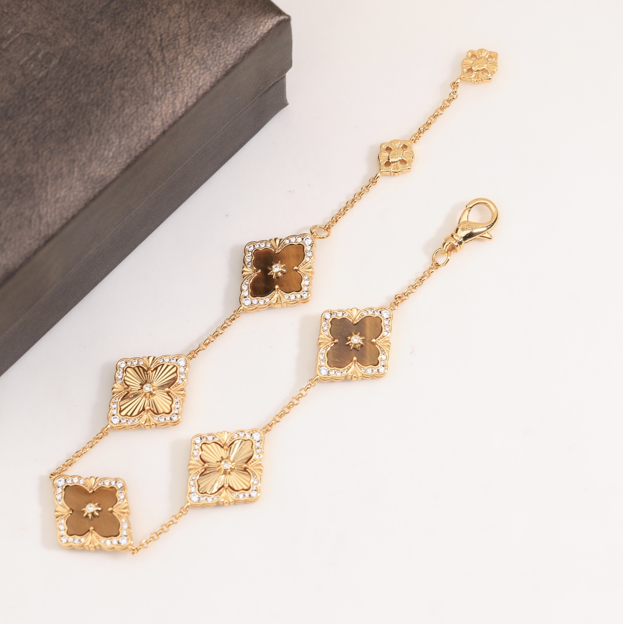 Retro palace style diamond brushed four-leaf clover shell agate chalcedony double-sided bracelet