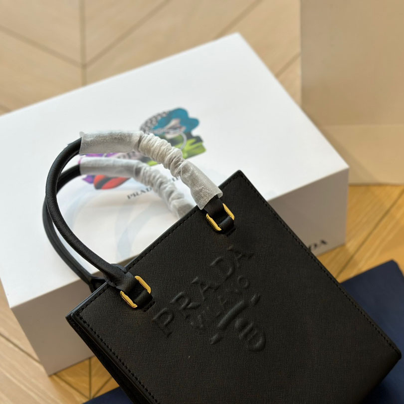 Saffiano leather handbag Z18