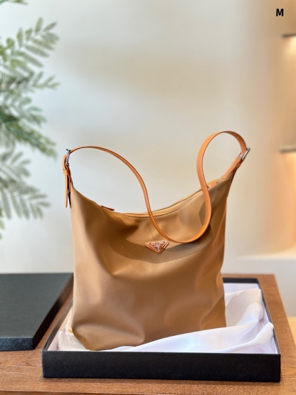 Aimée large leather shoulder bag