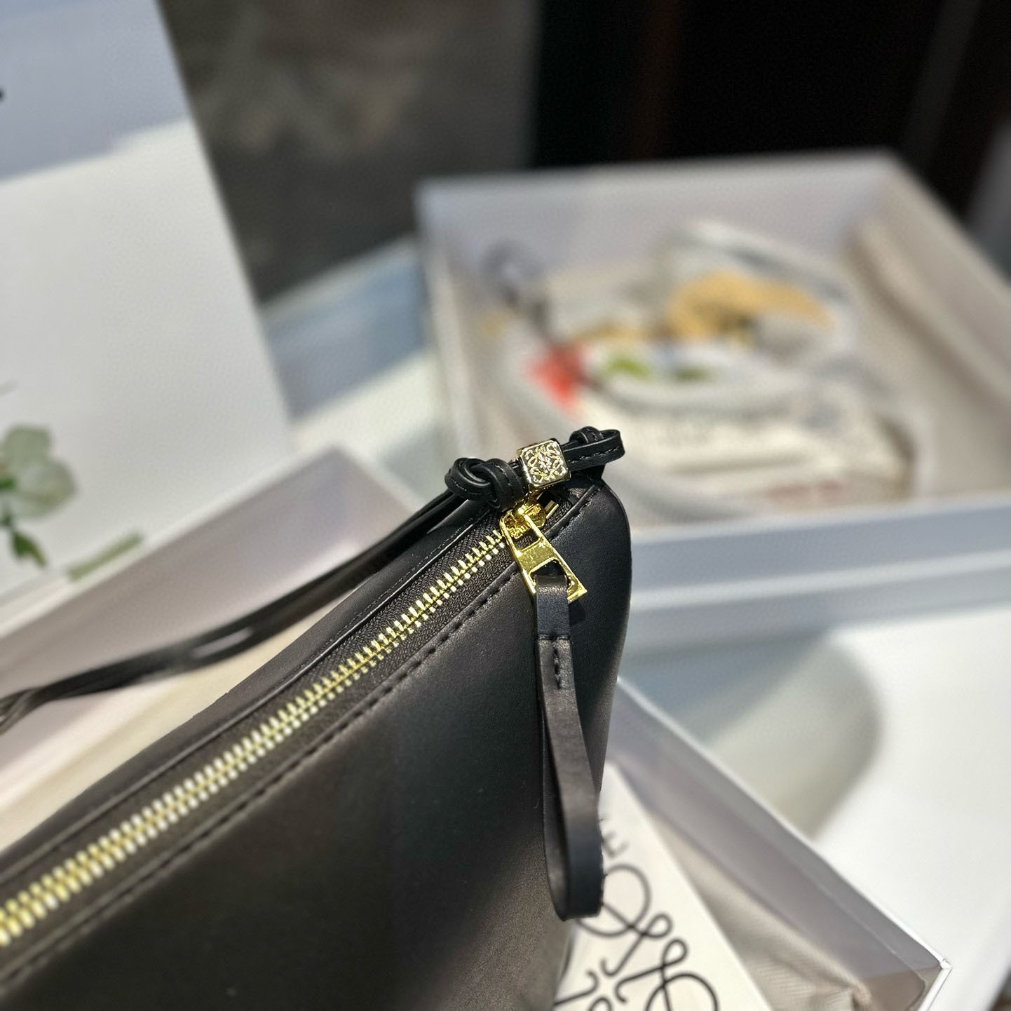 Hammock hobo in classic calfskin