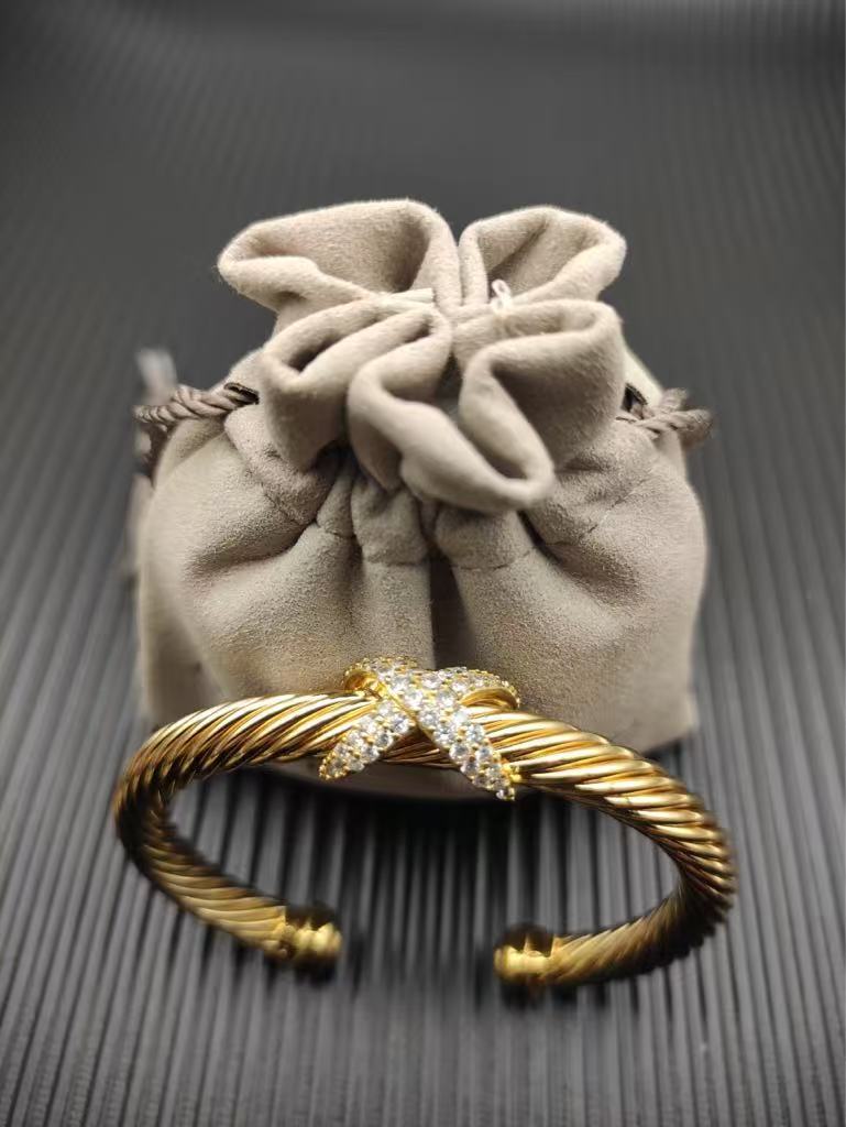 X Classic Cable Station Bracelet in Sterling gold with Diamonds，7mm