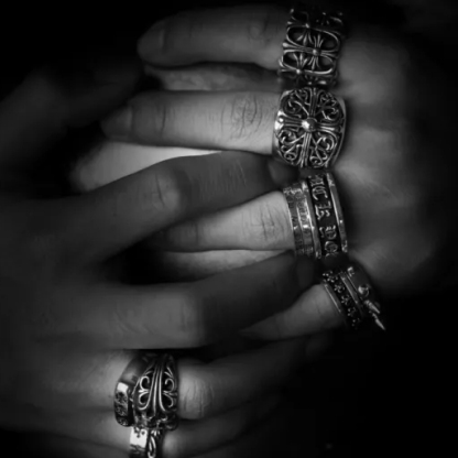 ROLLING STONES RING – LIP & TONGUE SPACER