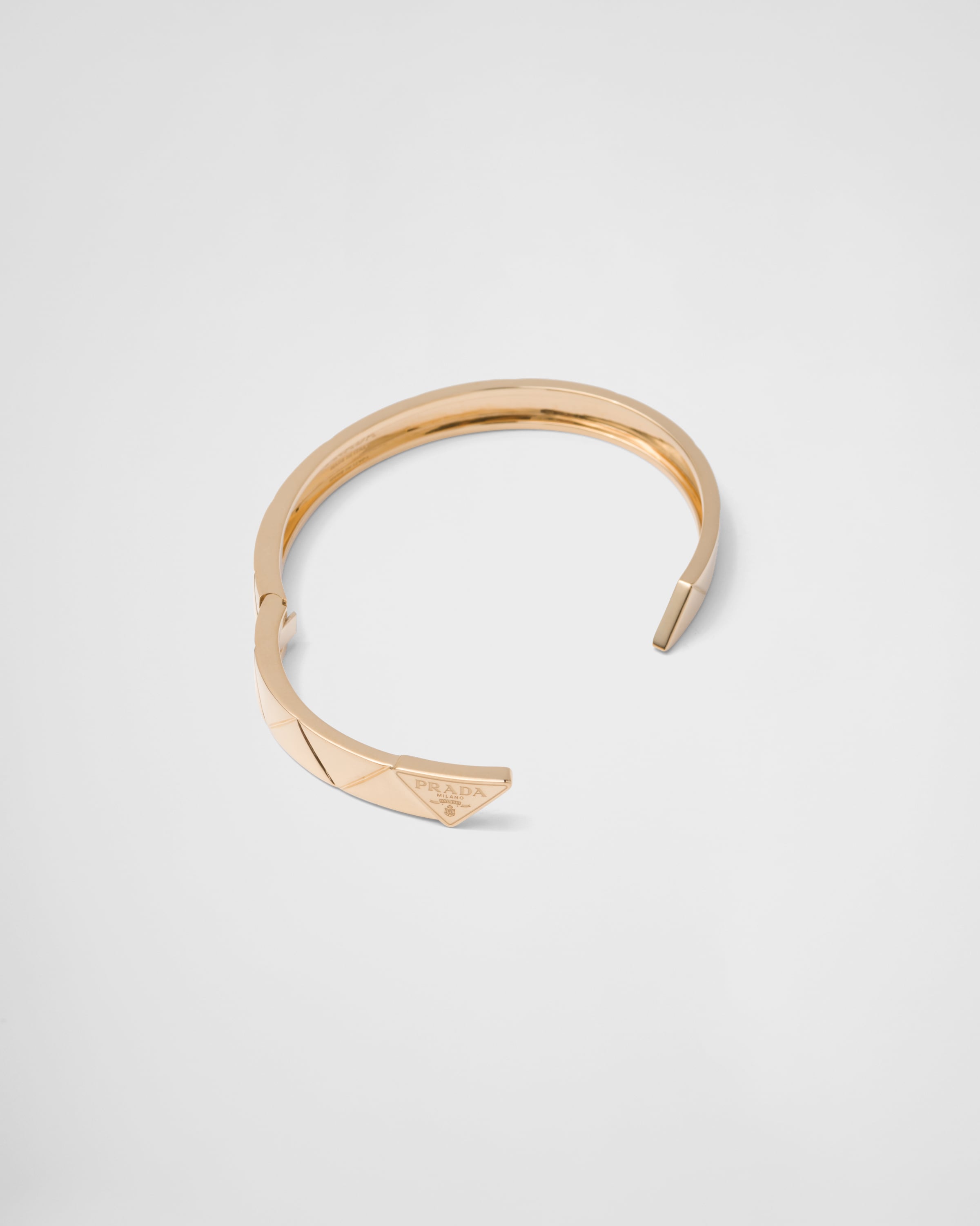 Eternal Gold bangle bracelet in yellow gold