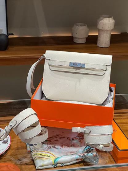 Kelly depeches 25 pouch with original box