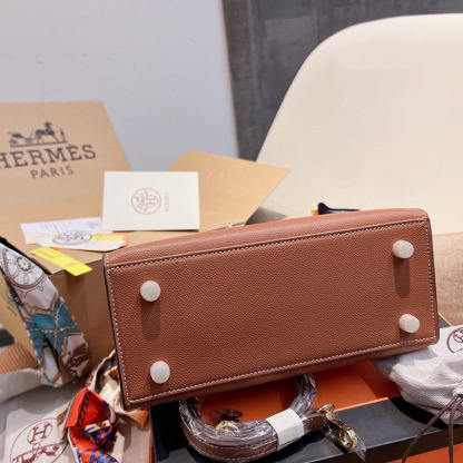 Kelly 25 Sellier Bag Gold Epsom Leather with Gold Hardware