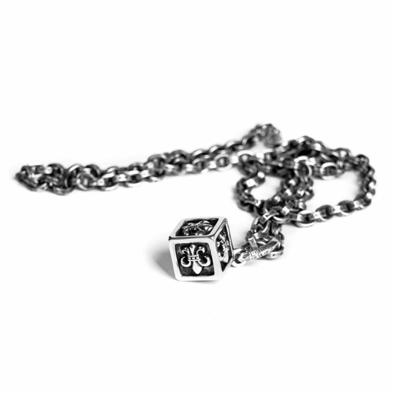 FLEUR CUBE PENDANT