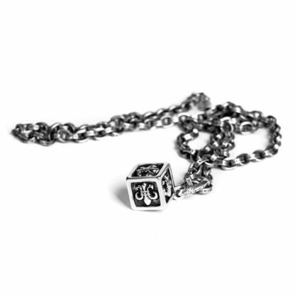 FLEUR CUBE PENDANT