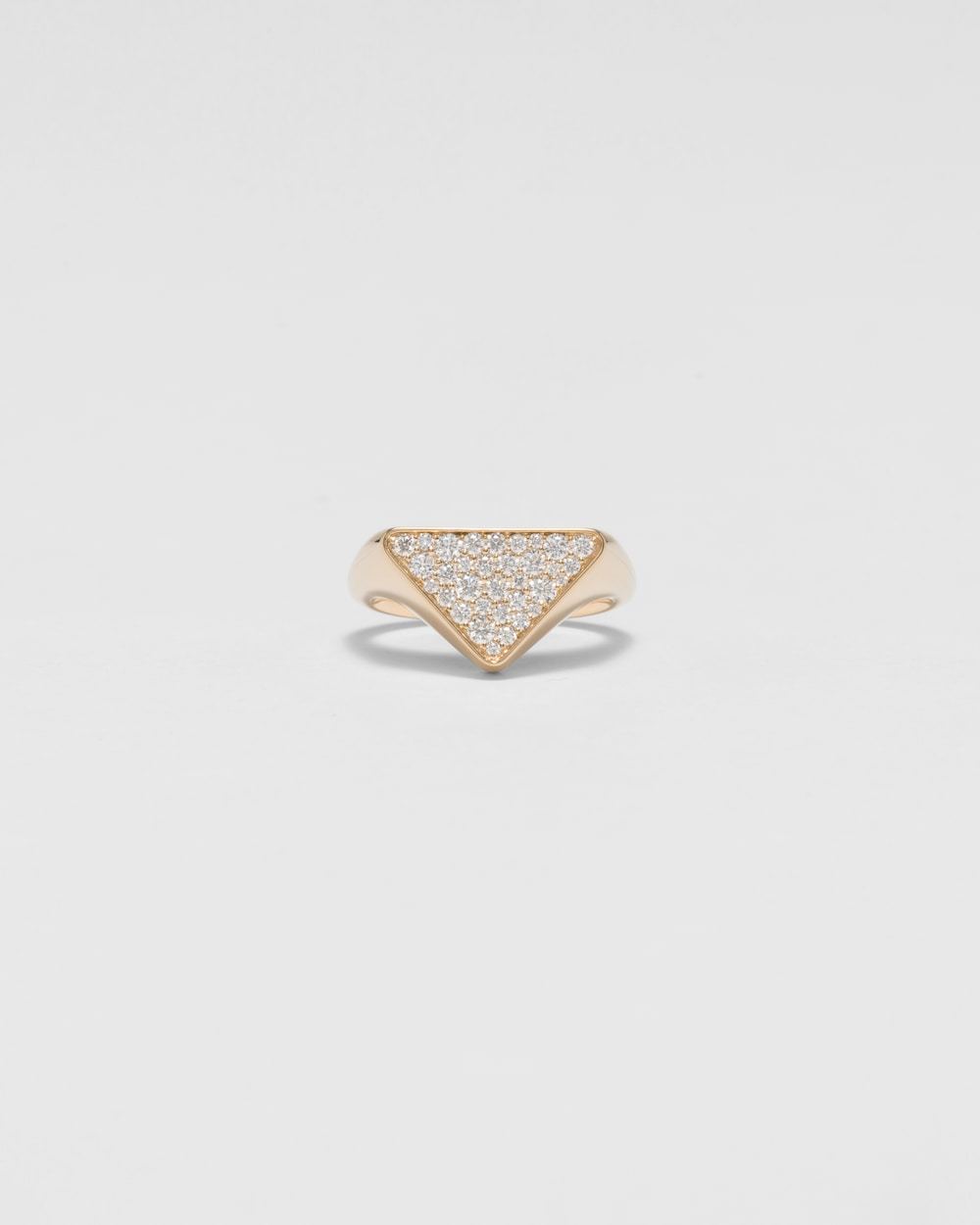 Eternal Gold signet ring in yellow gold with diamonds