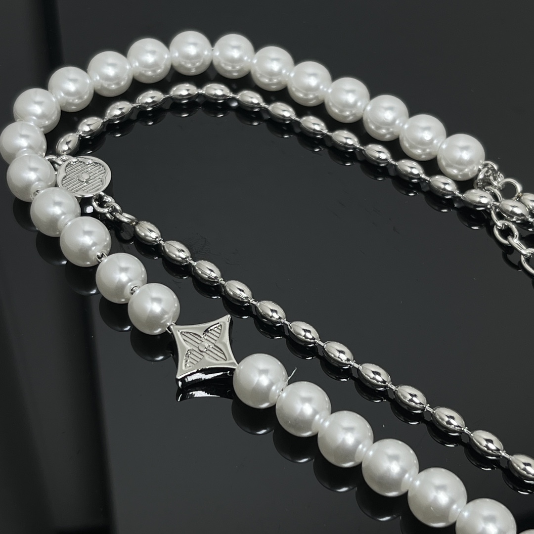 Pearls Fusion Necklace