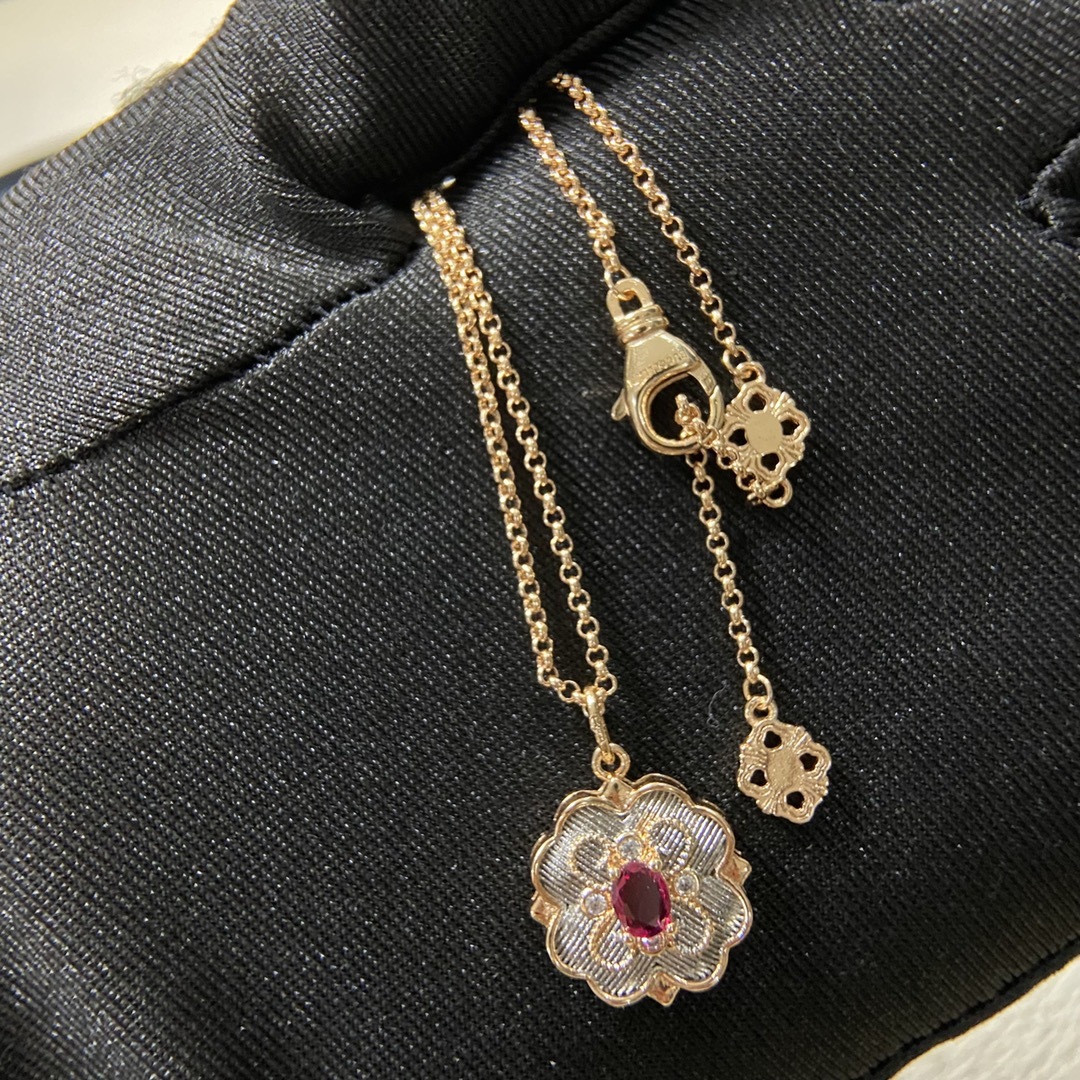 Buccthtellati-Inspired Flower Pendant Necklace