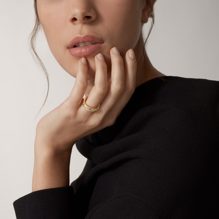 MAILLON PANTHÈRE WEDDING BAND, 2 HALF DIAMOND-PAVED ROWS