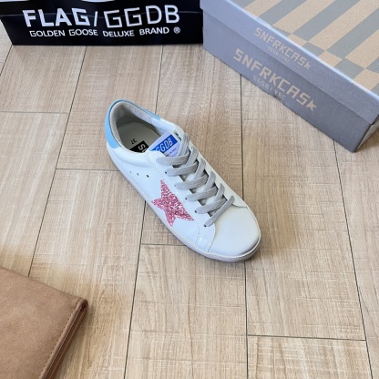 Super-Star Sabot with pink glitter star and suede toe