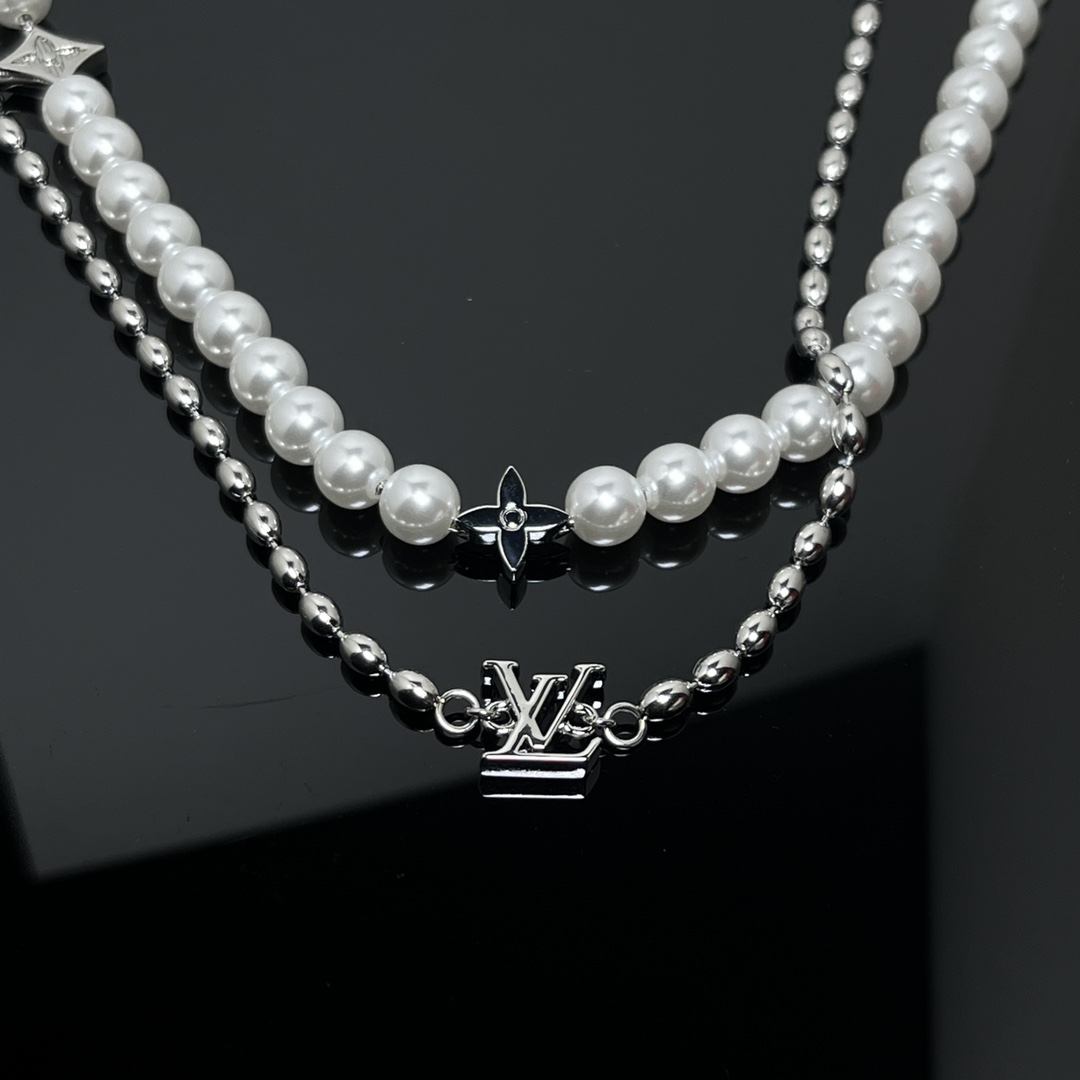 Pearls Fusion Necklace
