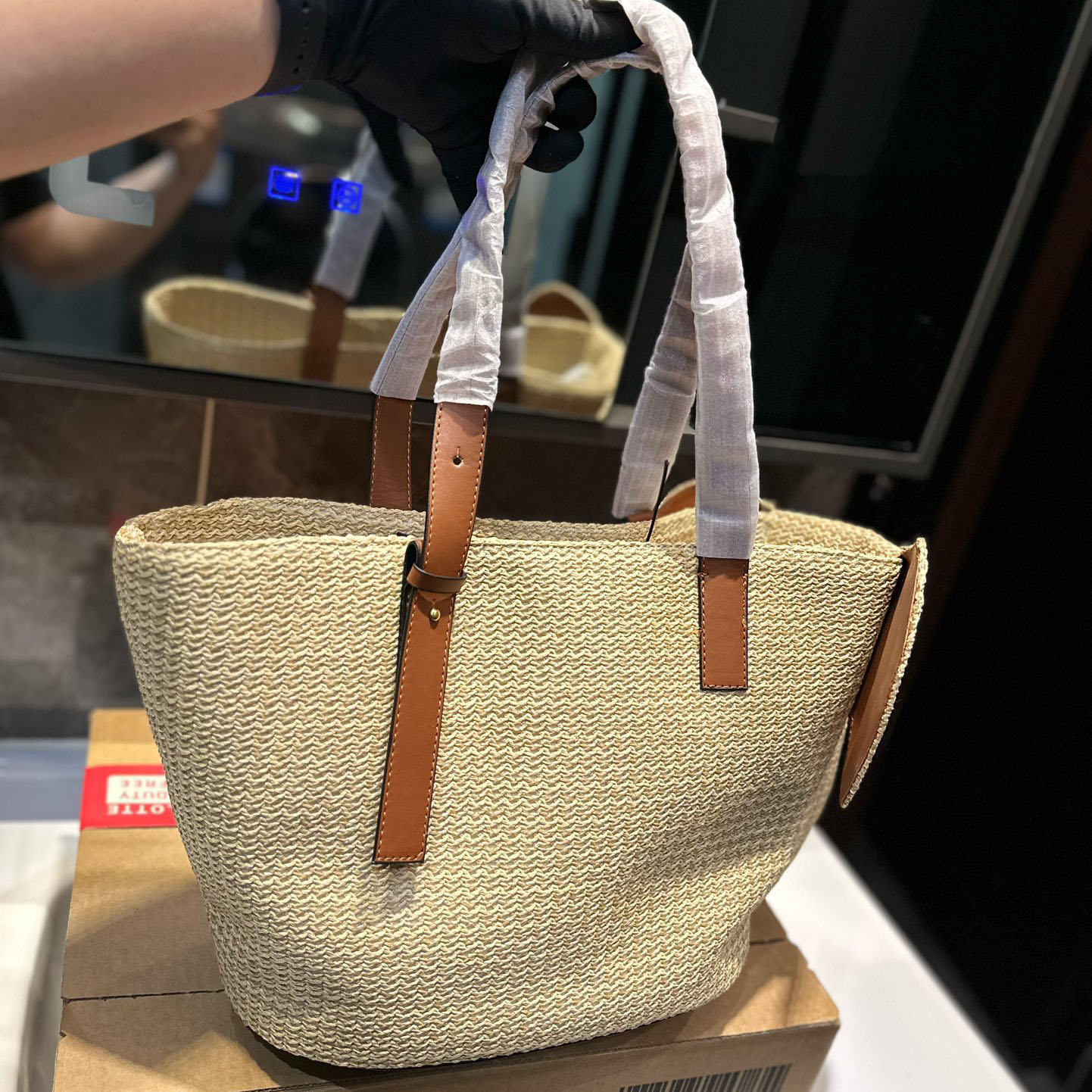 Elephant basket in raffia and calfskin