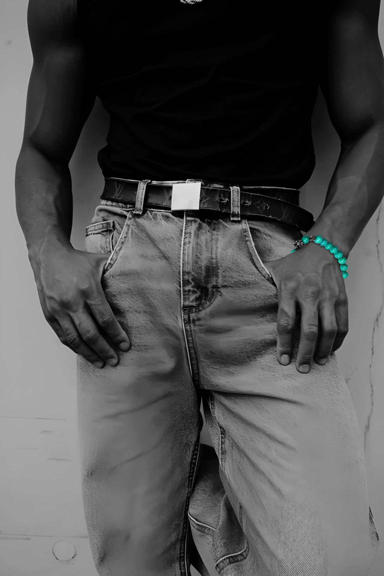 TURQUOISE BEAD BRACELET 8MM (4 SILVER BEADS)