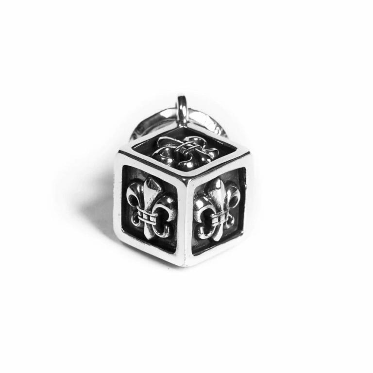 FLEUR CUBE PENDANT