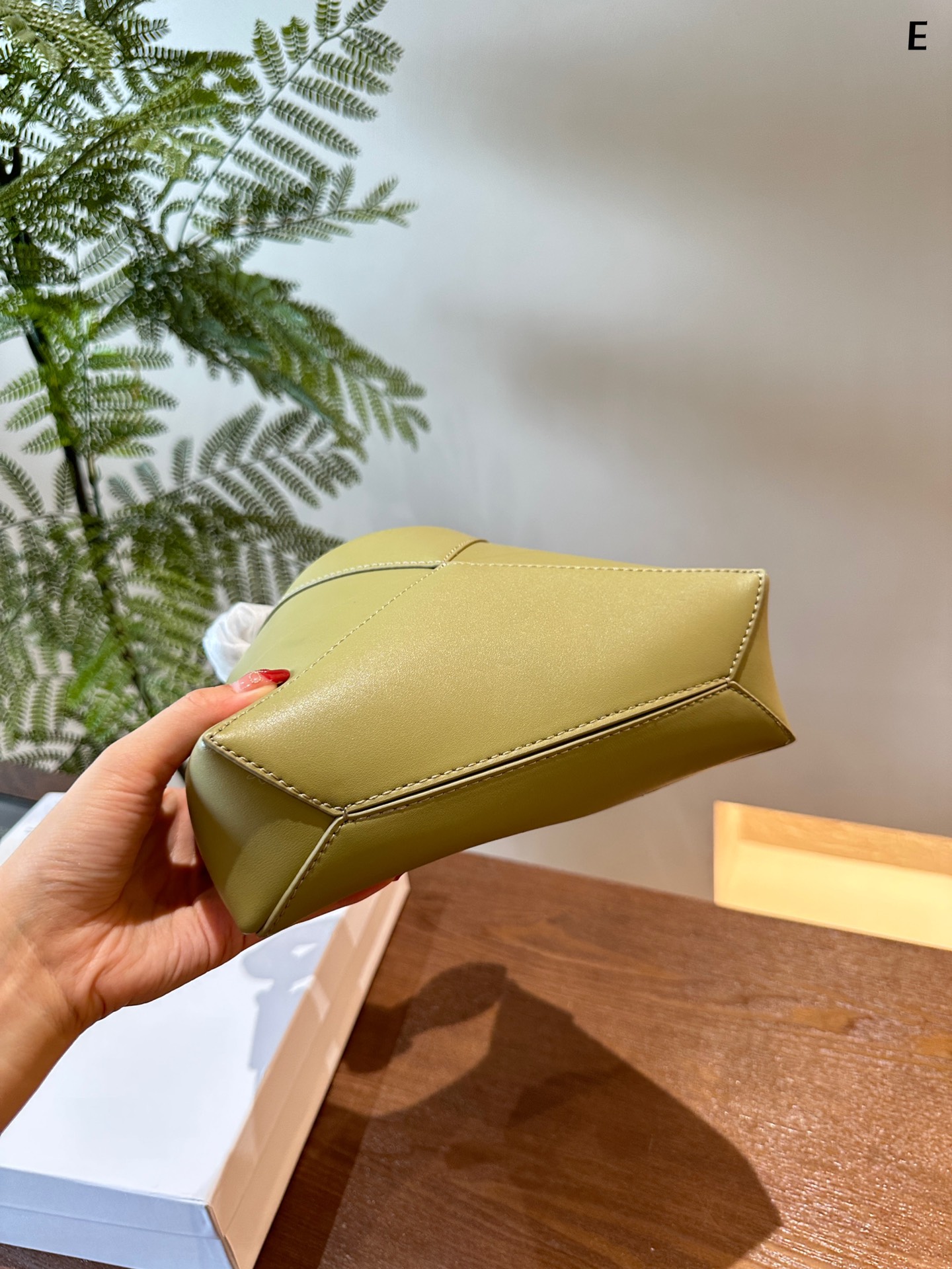 Puzzle Fold pouch in shiny nappa calfskin  Z7