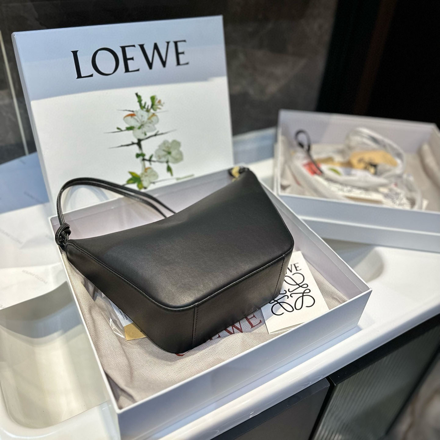 Hammock hobo in classic calfskin