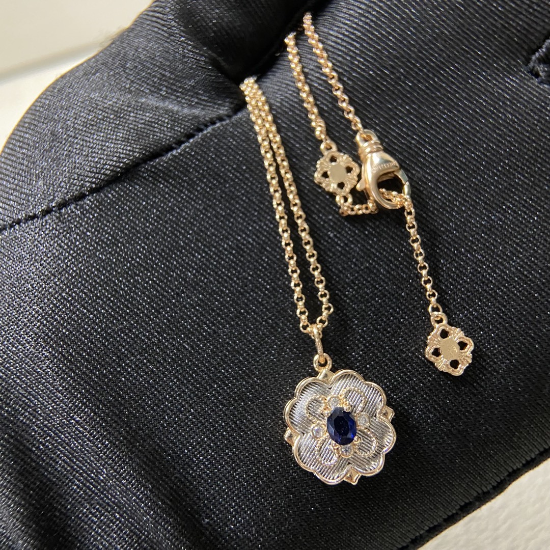 Buccthtellati-Inspired Flower Pendant Necklace