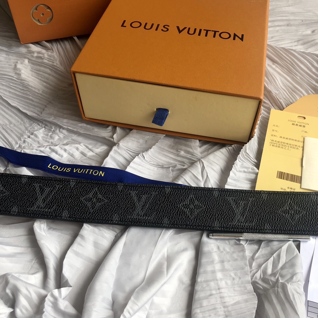 INITIALES 40MM MATTE BLACK BELT