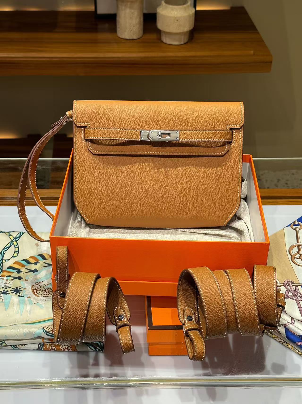 Kelly depeches 25 pouch with original box