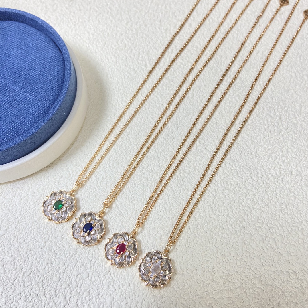 Buccthtellati-Inspired Flower Pendant Necklace