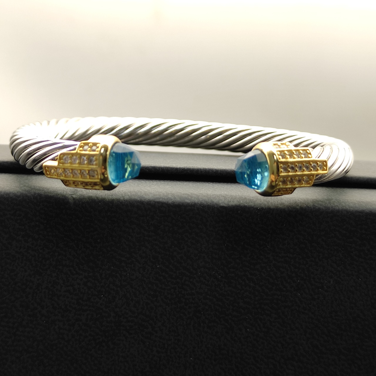 7mm Cable Bracelet with Blue & Diamond Accents – Gold Cap
