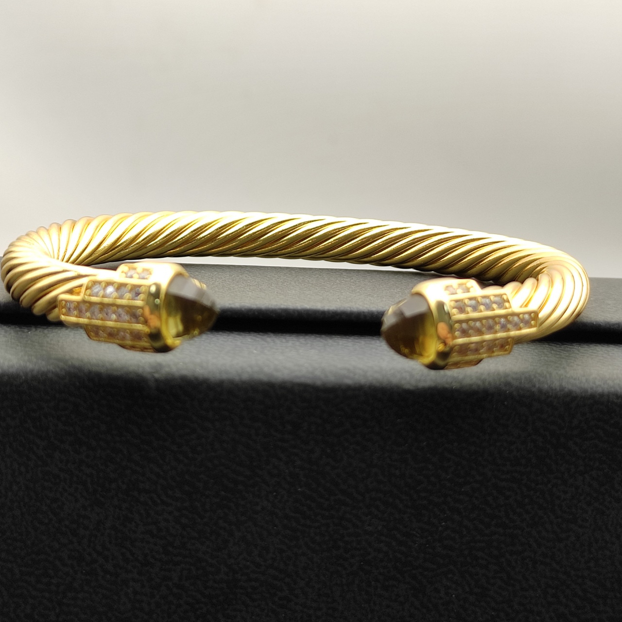 7mm Cable Bracelet with Brown & Diamond Accents