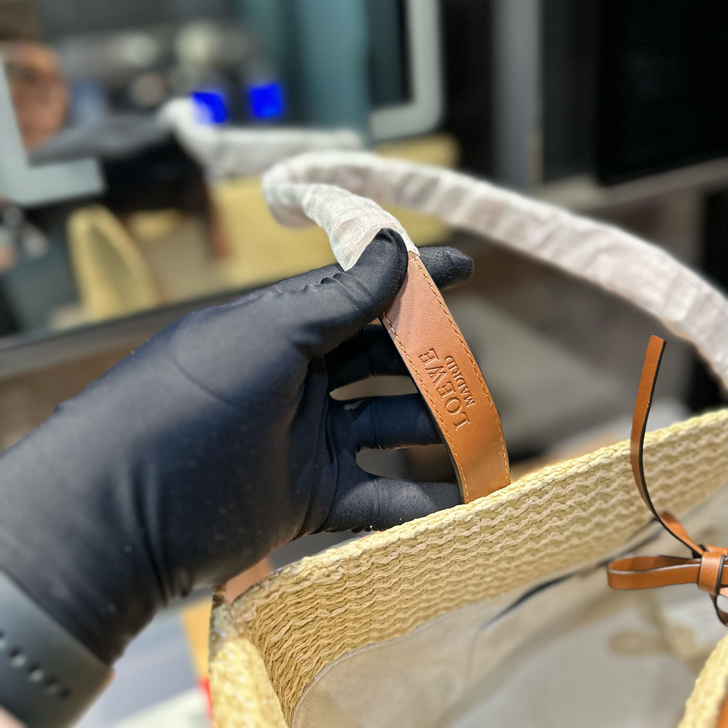 Elephant basket in raffia and calfskin