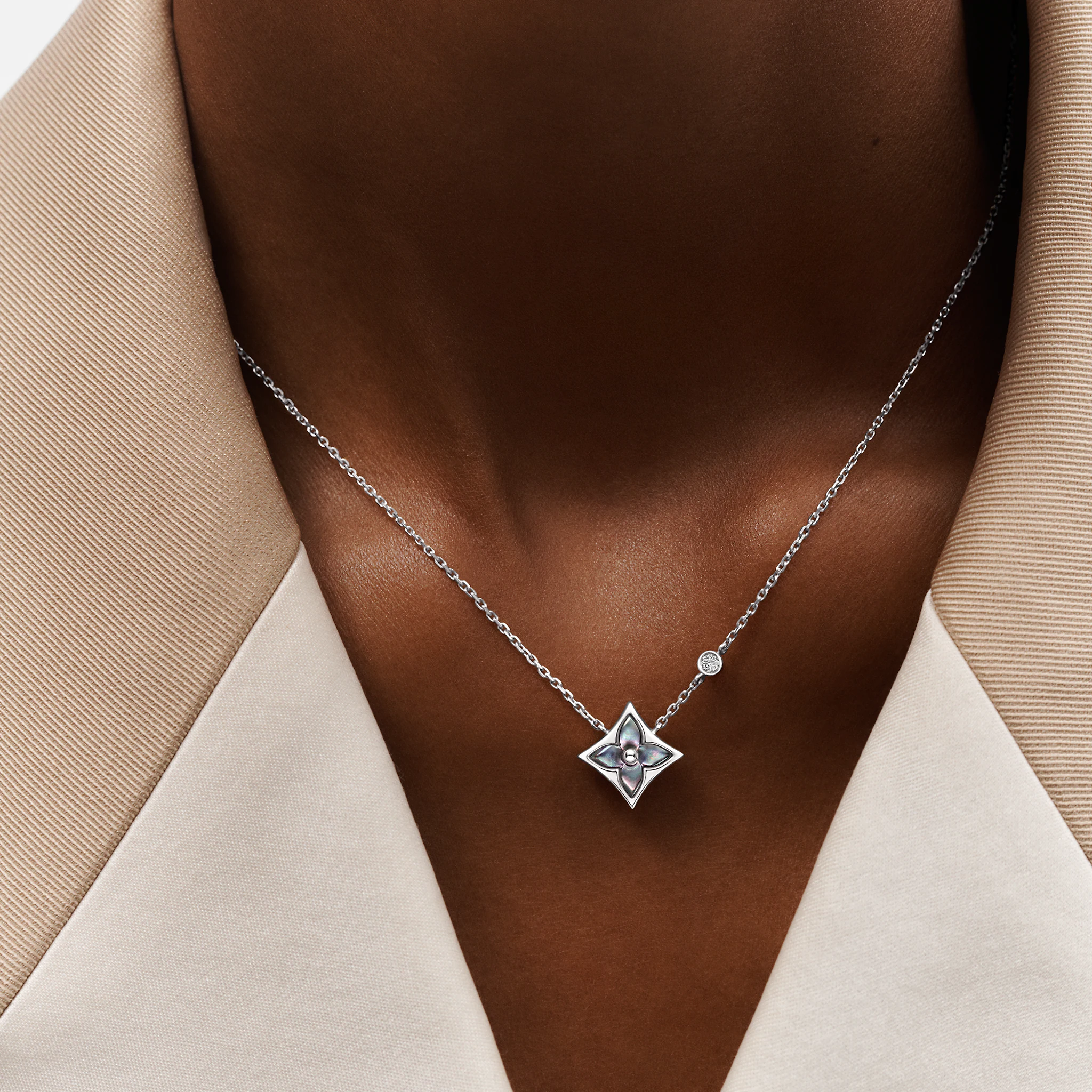 Color Blossom Bb Star Pendant, White Gold, Grey Mother-Of-Pearl And Diamond