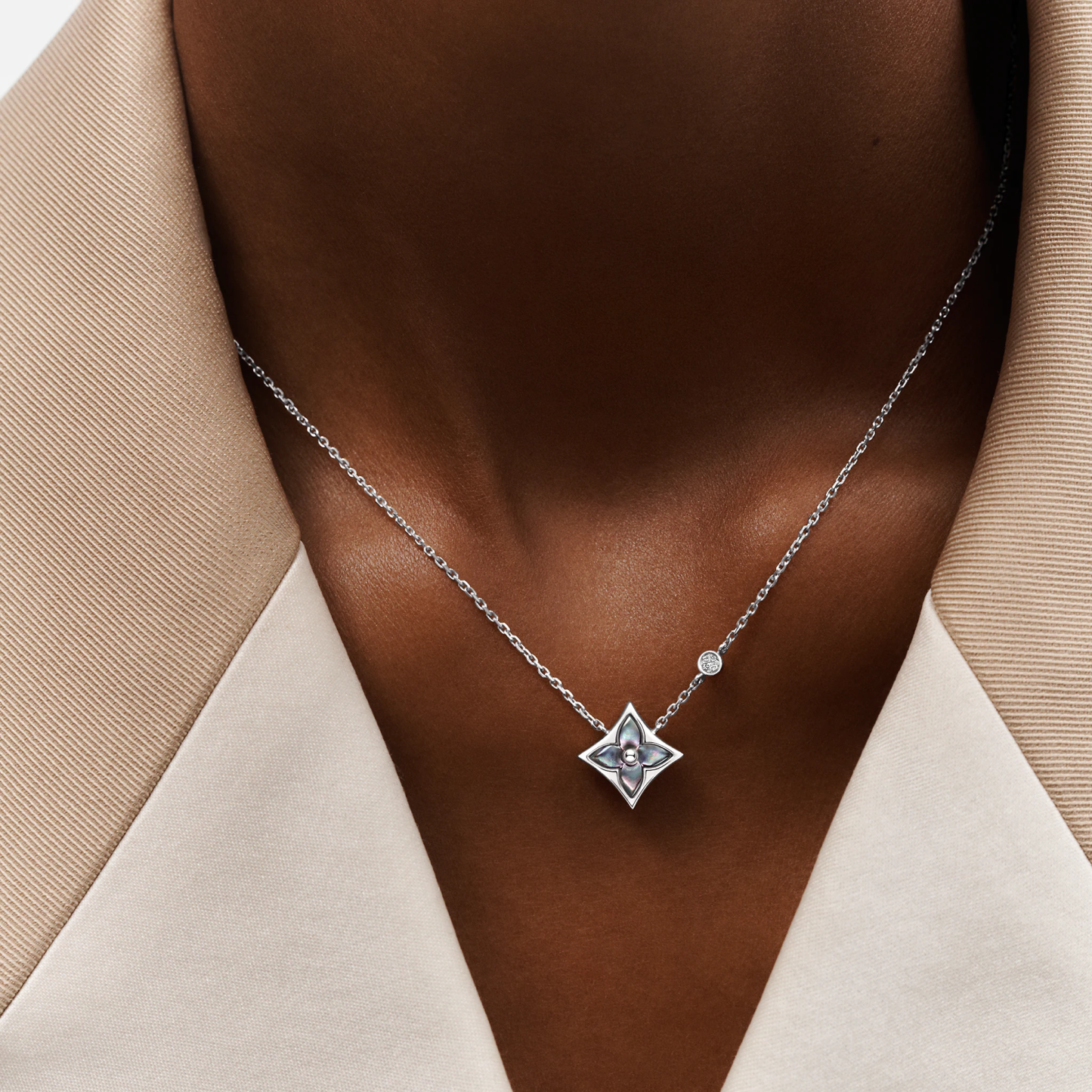 Color Blossom Bb Star Pendant, White Gold, Grey Mother-Of-Pearl And Diamond