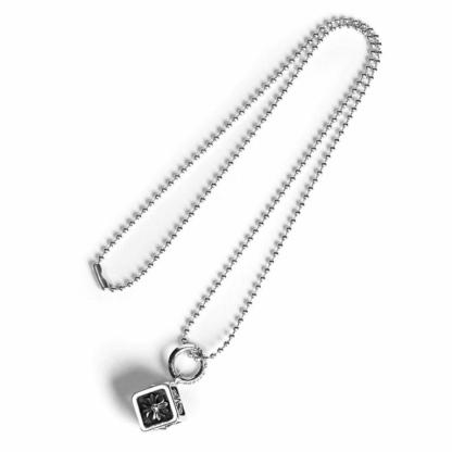 FLEUR CUBE PENDANT