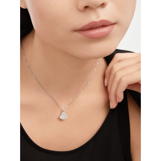 DIVAS DREAM NECKLACE