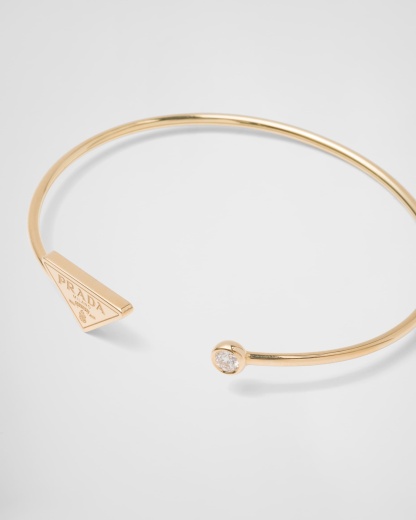 Eternal Gold bangle bracelet in yellow gold with diamond