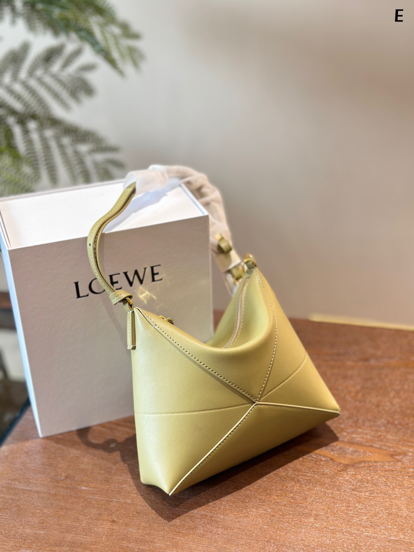 Puzzle Fold pouch in shiny nappa calfskin  Z7