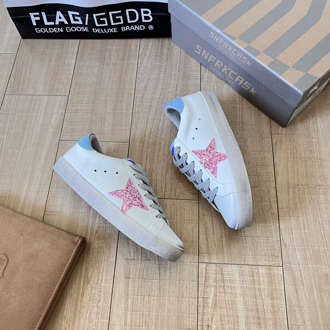 Super-Star Sabot with pink glitter star and suede toe