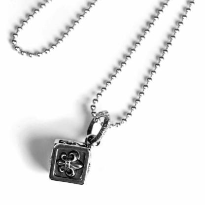 FLEUR CUBE PENDANT