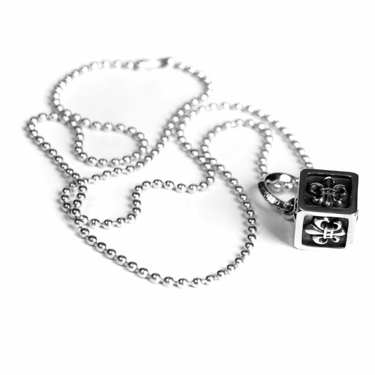 FLEUR CUBE PENDANT